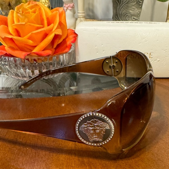 Authentic Versace sunglasses in great condition - Picture 4 of 9